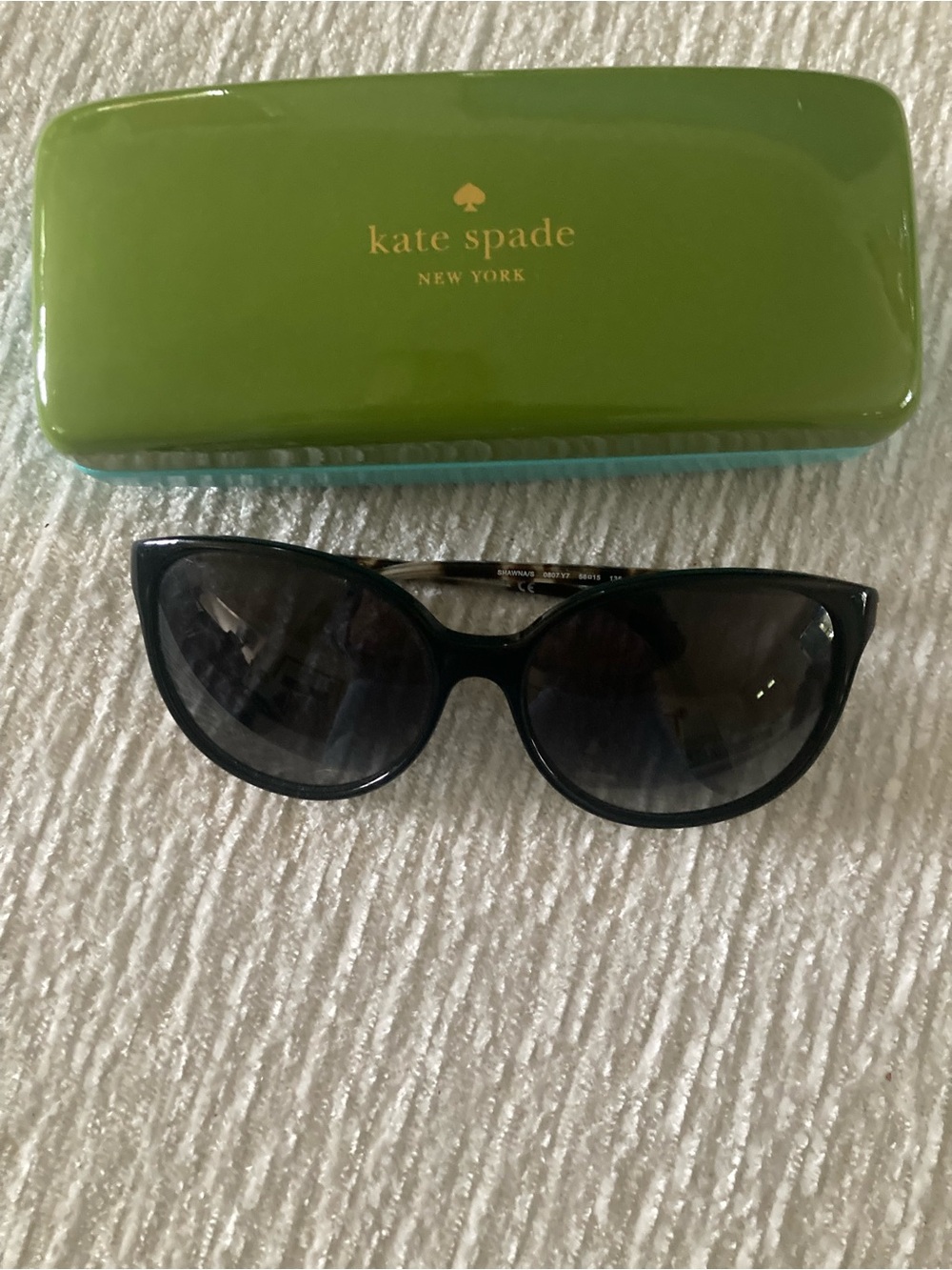 kate spade Black Cat-Eye Sunglasses with Green Case